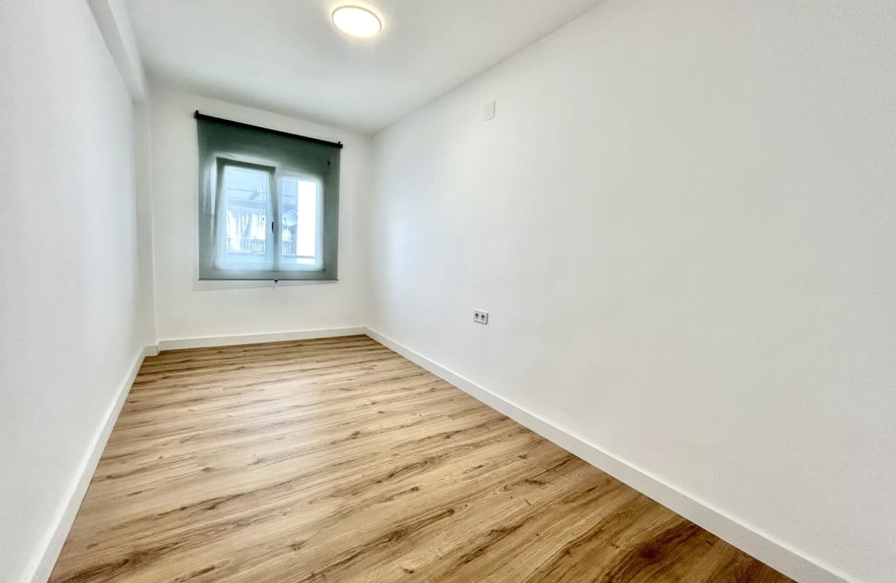 3 soveværelse Lejlighed til salg i Torrevieja - € 130.000 (Ref: 9868941)