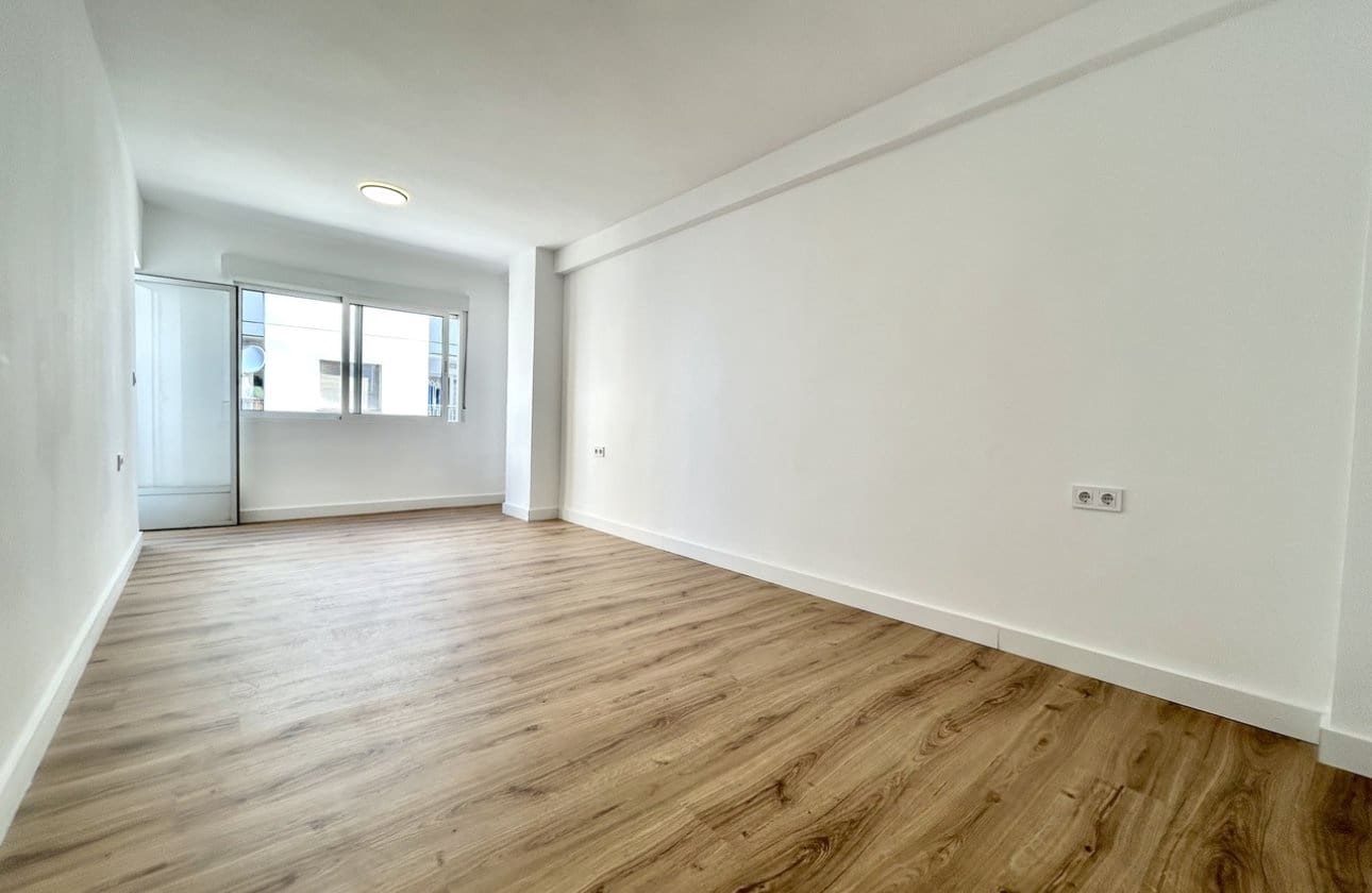 3 soveværelse Lejlighed til salg i Torrevieja - € 130.000 (Ref: 9868941)