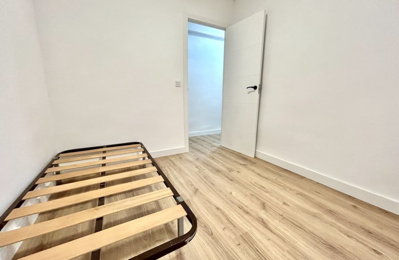 3 soveværelse Lejlighed til salg i Torrevieja - € 130.000 (Ref: 9868941)