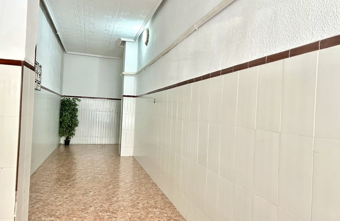 3 soveværelse Lejlighed til salg i Torrevieja - € 130.000 (Ref: 9868941)