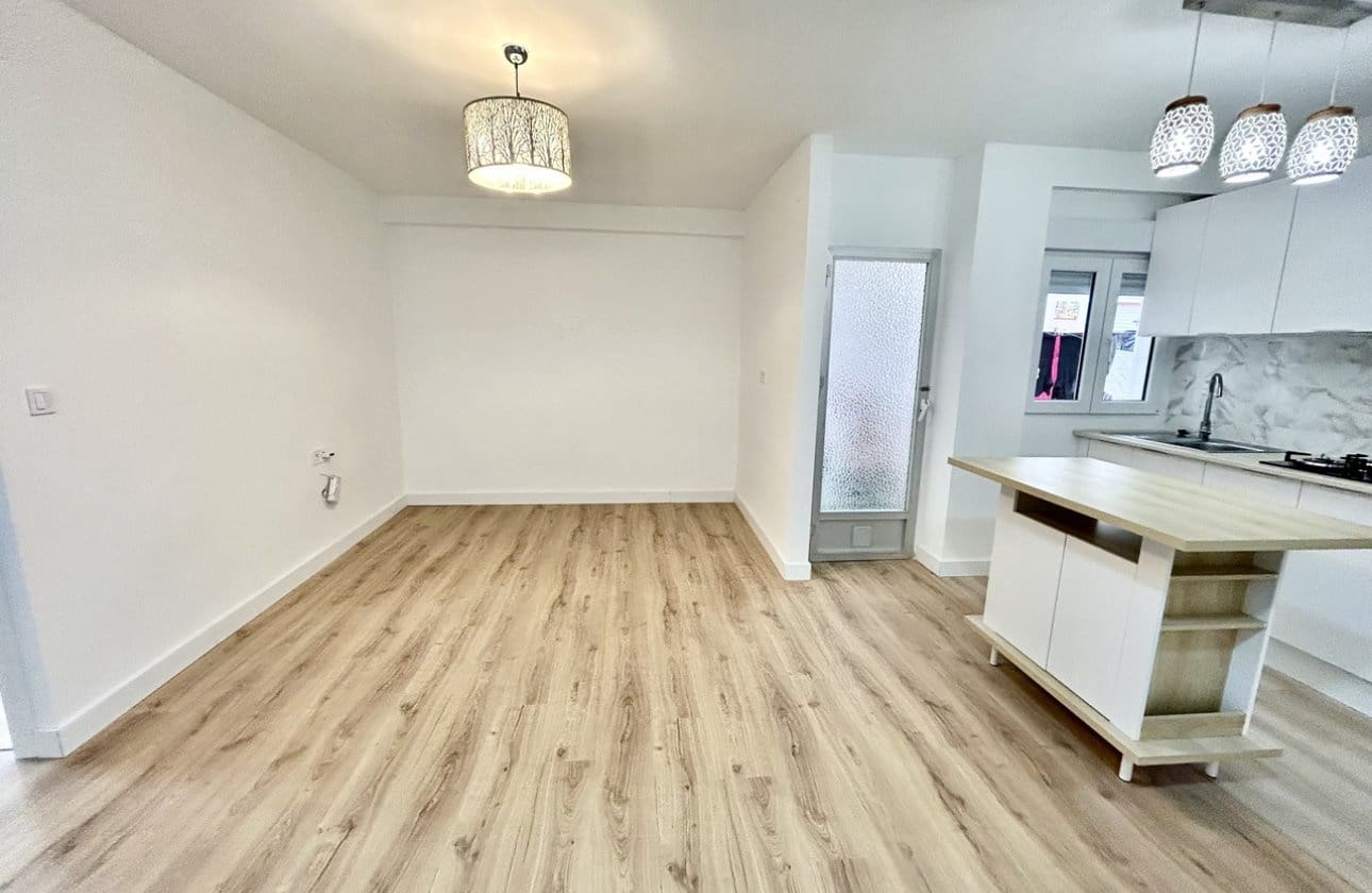 3 soveværelse Lejlighed til salg i Torrevieja - € 130.000 (Ref: 9868941)