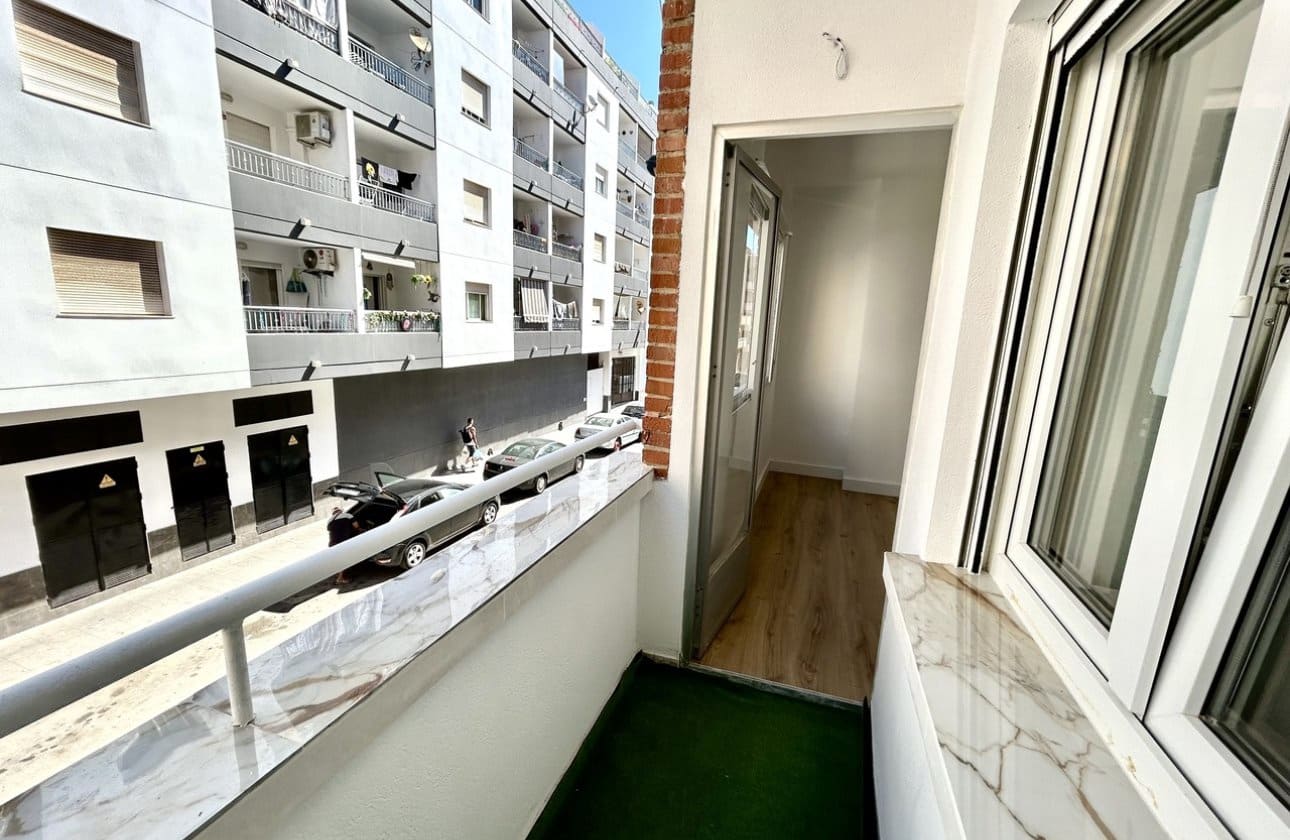 3 soveværelse Lejlighed til salg i Torrevieja - € 130.000 (Ref: 9868941)