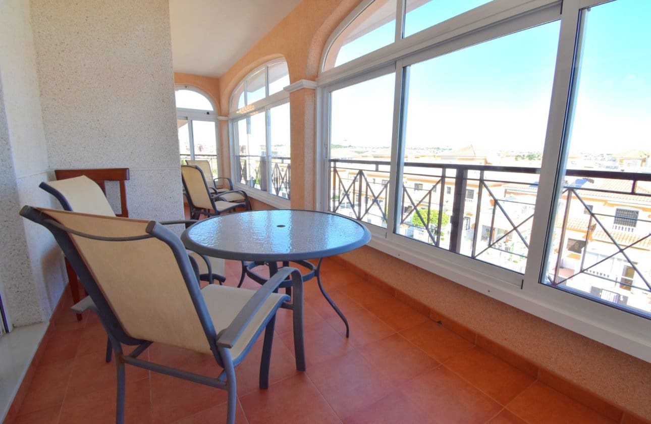 3 makuuhuone Huoneisto myytävänä paikassa Playa Flamenca mukana uima-altaan 
autotalli - 240 000 € (Ref: 9885328)