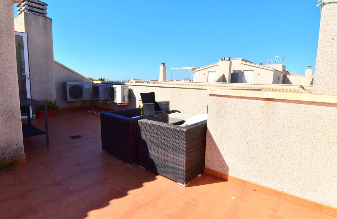 3 makuuhuone Huoneisto myytävänä paikassa Playa Flamenca mukana uima-altaan 
autotalli - 240 000 € (Ref: 9885328)