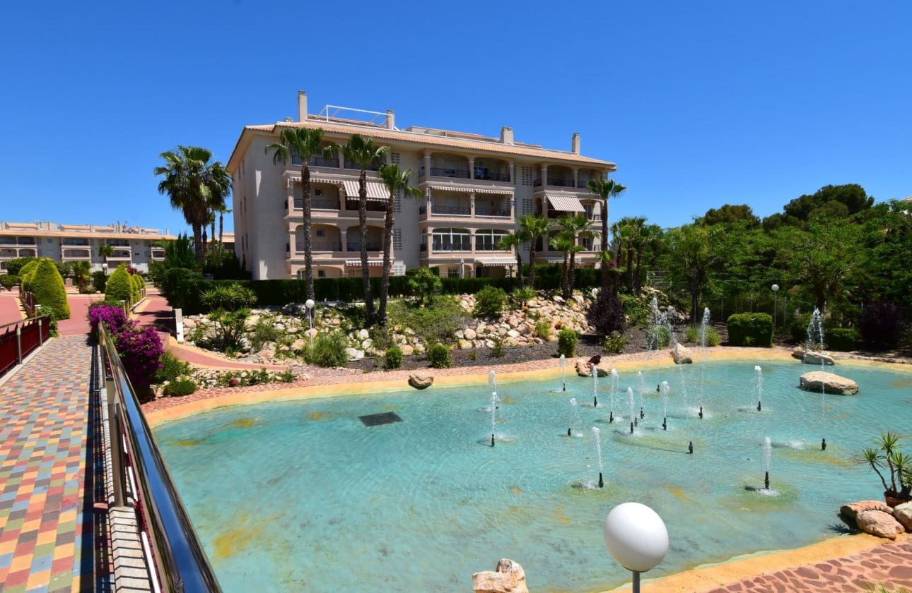 3 makuuhuone Huoneisto myytävänä paikassa Playa Flamenca mukana uima-altaan 
autotalli - 240 000 € (Ref: 9885328)