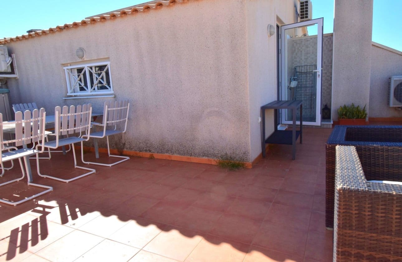 3 makuuhuone Huoneisto myytävänä paikassa Playa Flamenca mukana uima-altaan 
autotalli - 240 000 € (Ref: 9885328)
