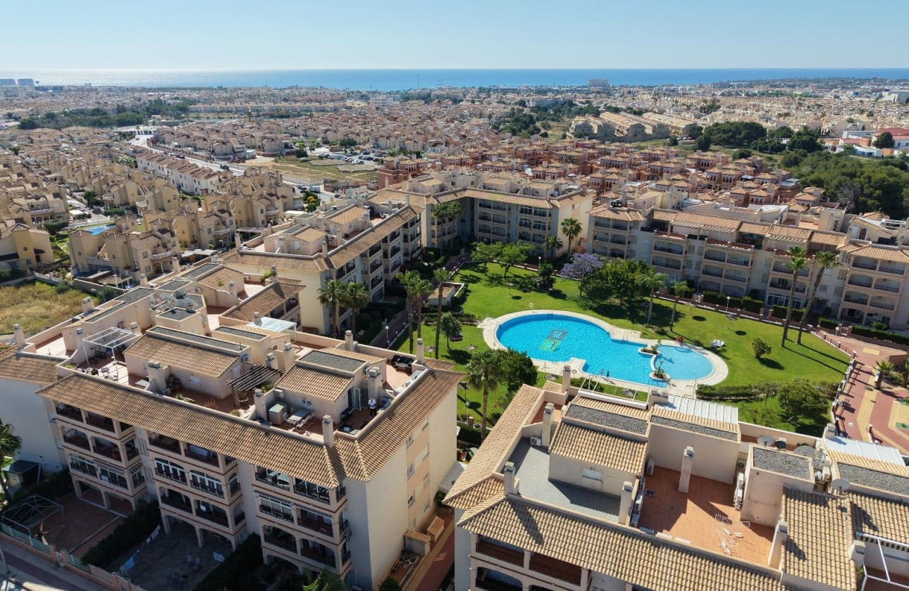 3 makuuhuone Huoneisto myytävänä paikassa Playa Flamenca mukana uima-altaan 
autotalli - 240 000 € (Ref: 9885328)