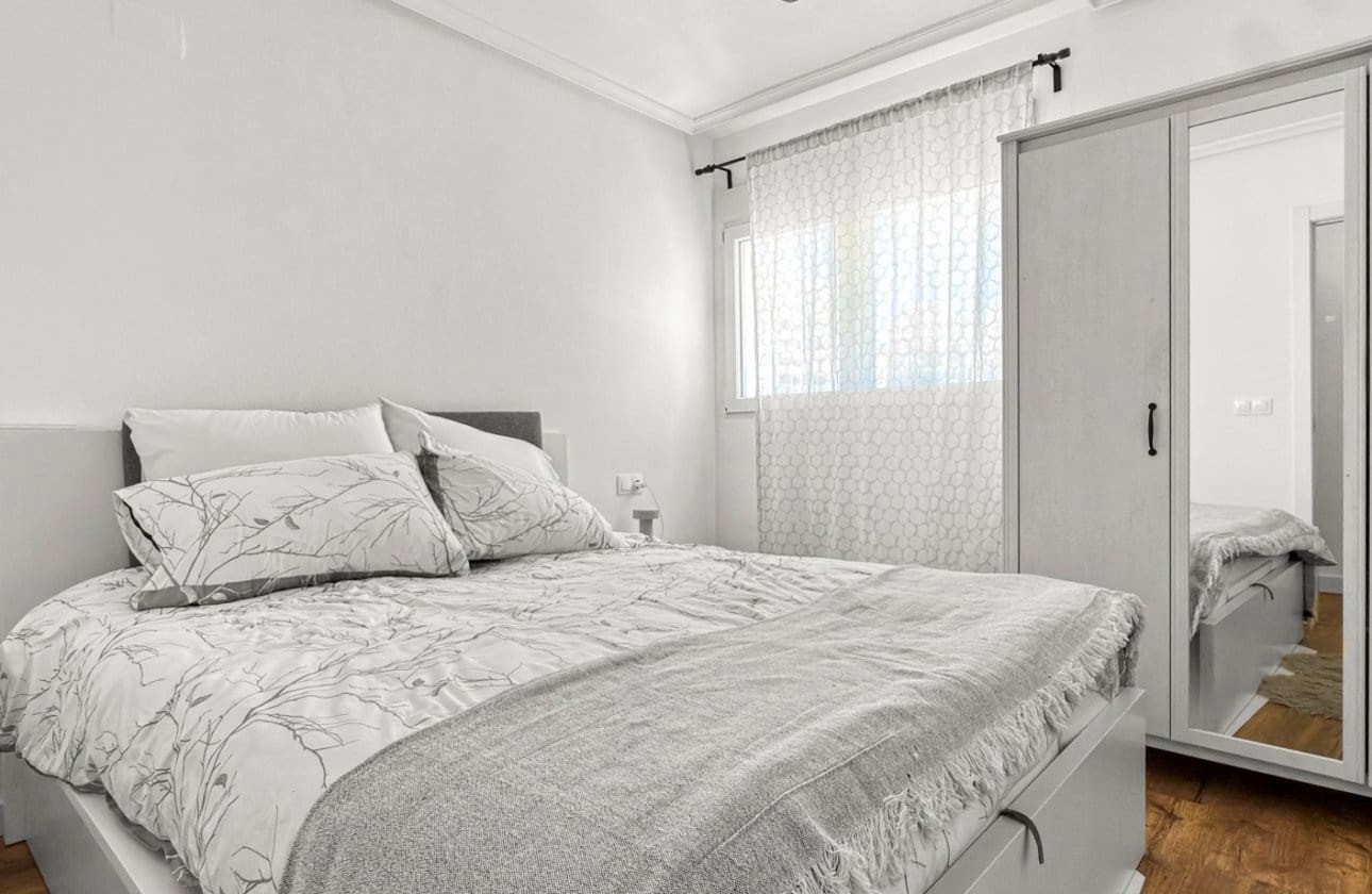 2 chambre Appartement à vendre à Torrevieja avec piscine - 149 000 € (Ref: 9885330)