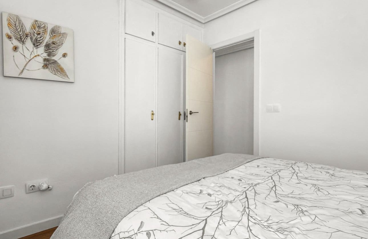 2 chambre Appartement à vendre à Torrevieja avec piscine - 149 000 € (Ref: 9885330)