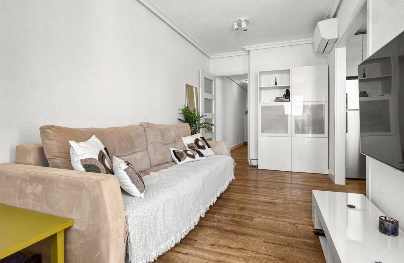 2 chambre Appartement à vendre à Torrevieja avec piscine - 149 000 € (Ref: 9885330)