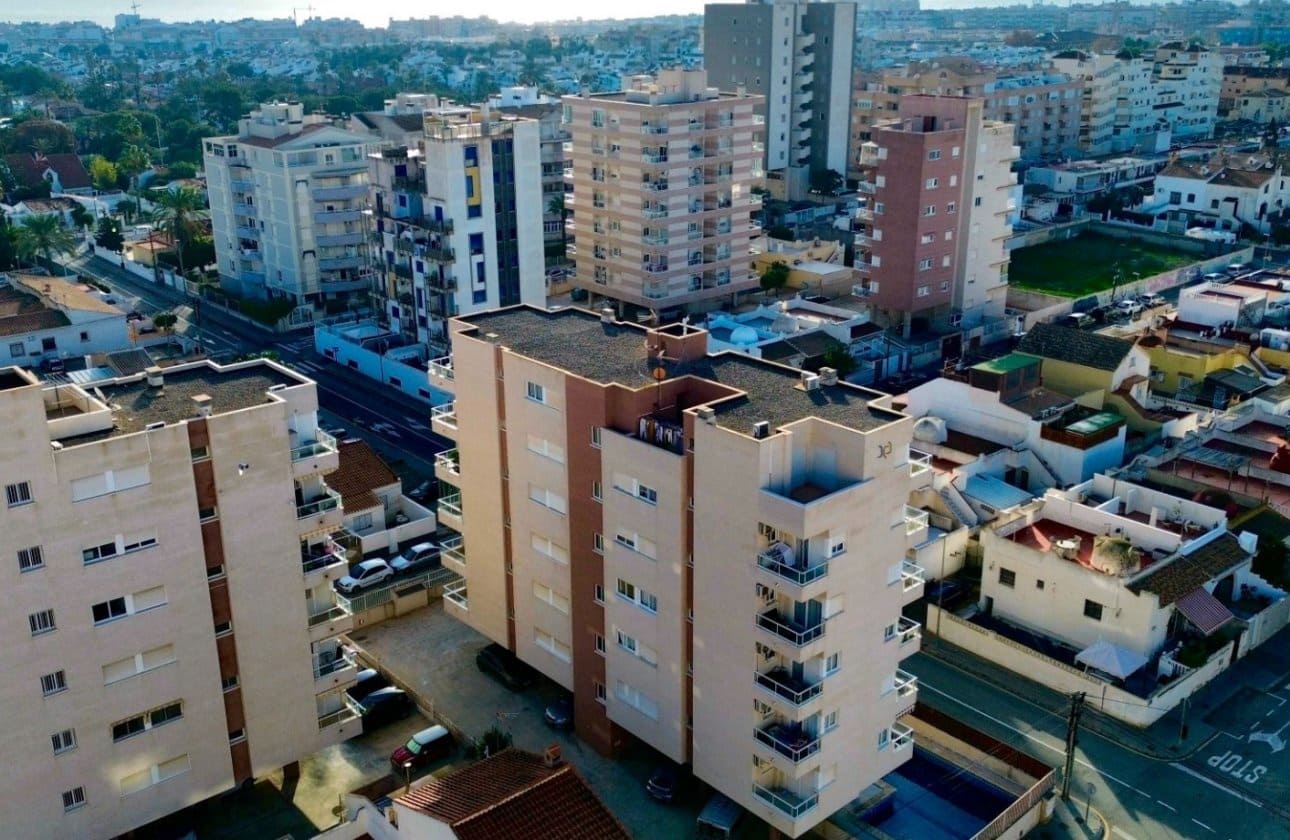 2 chambre Appartement à vendre à Torrevieja avec piscine - 149 000 € (Ref: 9885330)