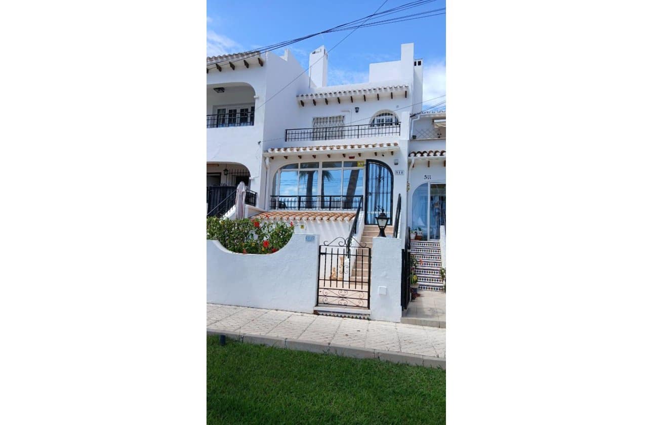 2 bedroom Townhouse for sale in Orihuela Costa with pool - € 219,950 (Ref: 9895276)