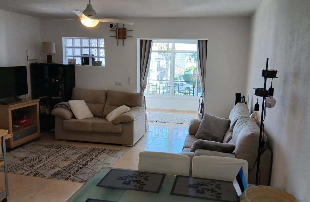 2 bedroom Townhouse for sale in Orihuela Costa with pool - € 219,950 (Ref: 9895276)