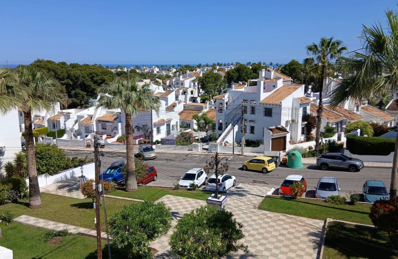 2 bedroom Townhouse for sale in Orihuela Costa with pool - € 219,950 (Ref: 9895276)