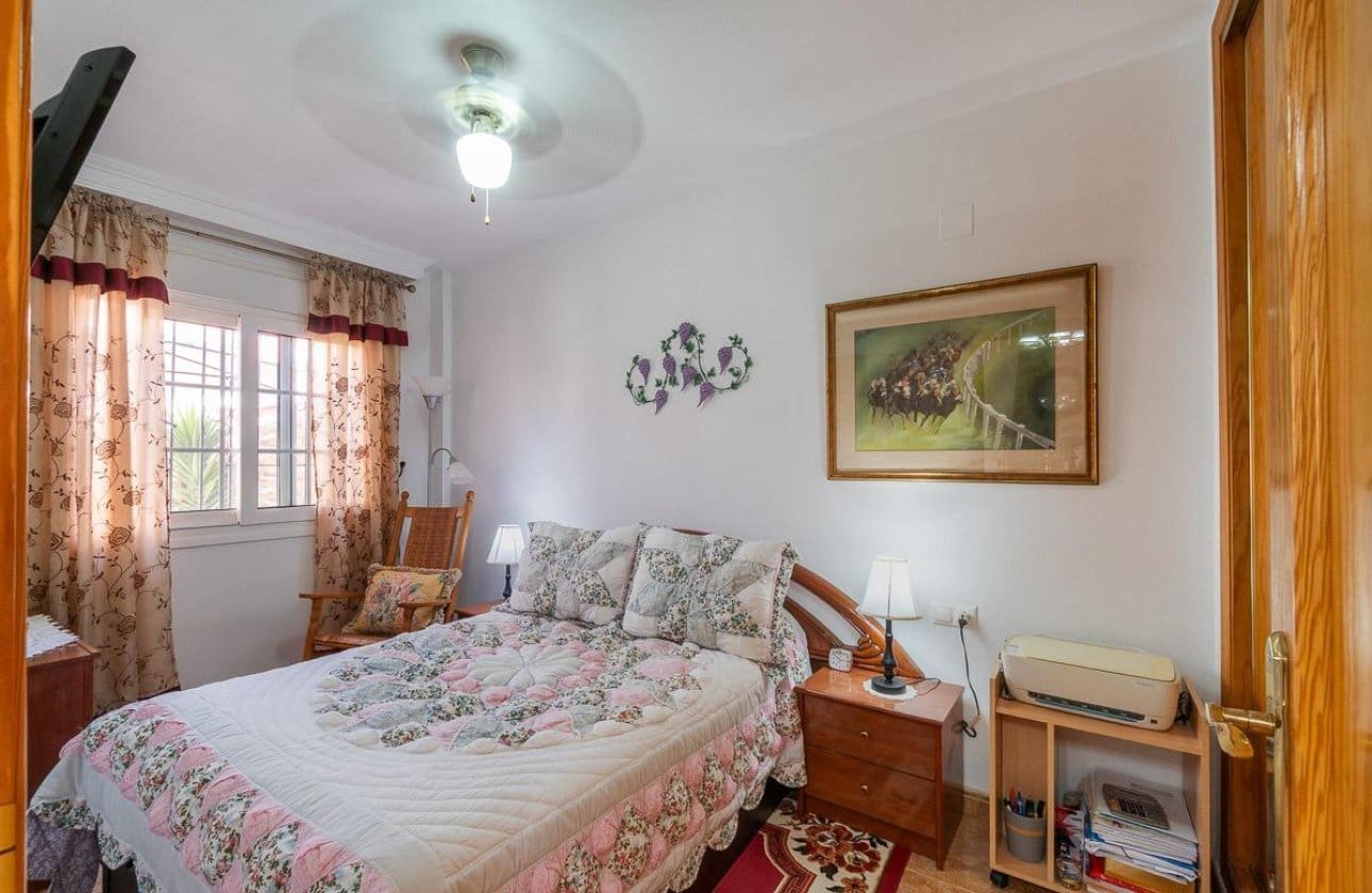 3 sovrum Hus till salu i Villamartin med pool - 229 000 € (Ref: 9901627)