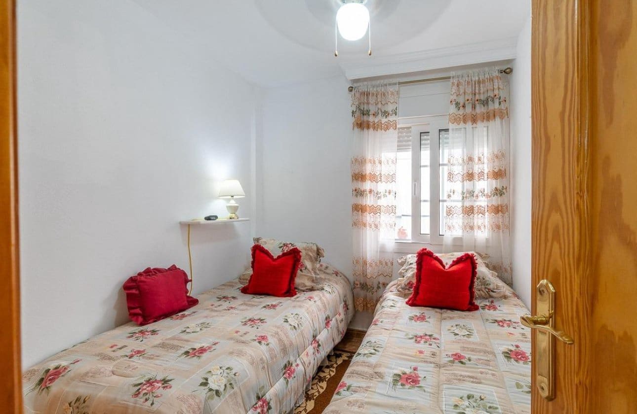 3 sovrum Hus till salu i Villamartin med pool - 229 000 € (Ref: 9901627)