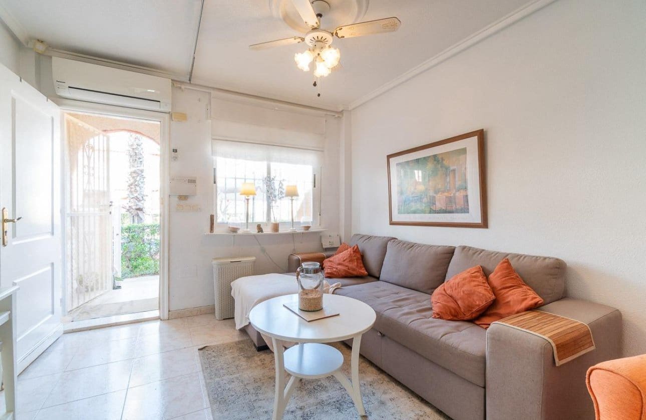 2 soveværelse Lejlighed til salg i Playa Flamenca med swimmingpool - € 195.000 (Ref: 9901628)