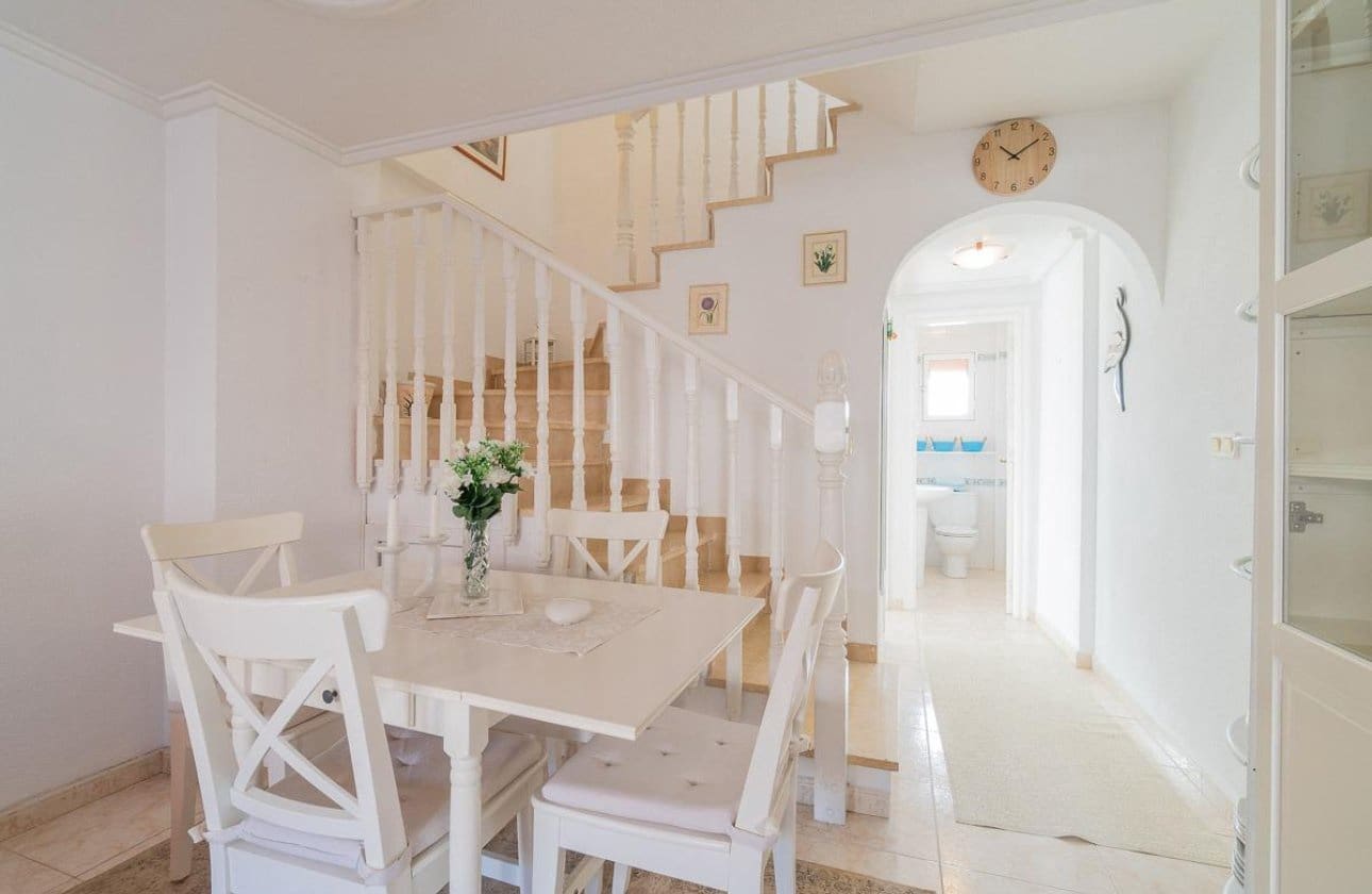 2 soveværelse Lejlighed til salg i Playa Flamenca med swimmingpool - € 195.000 (Ref: 9901628)