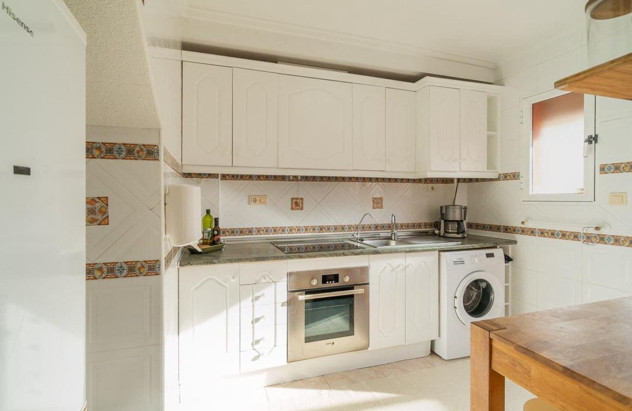 2 soveværelse Lejlighed til salg i Playa Flamenca med swimmingpool - € 195.000 (Ref: 9901628)