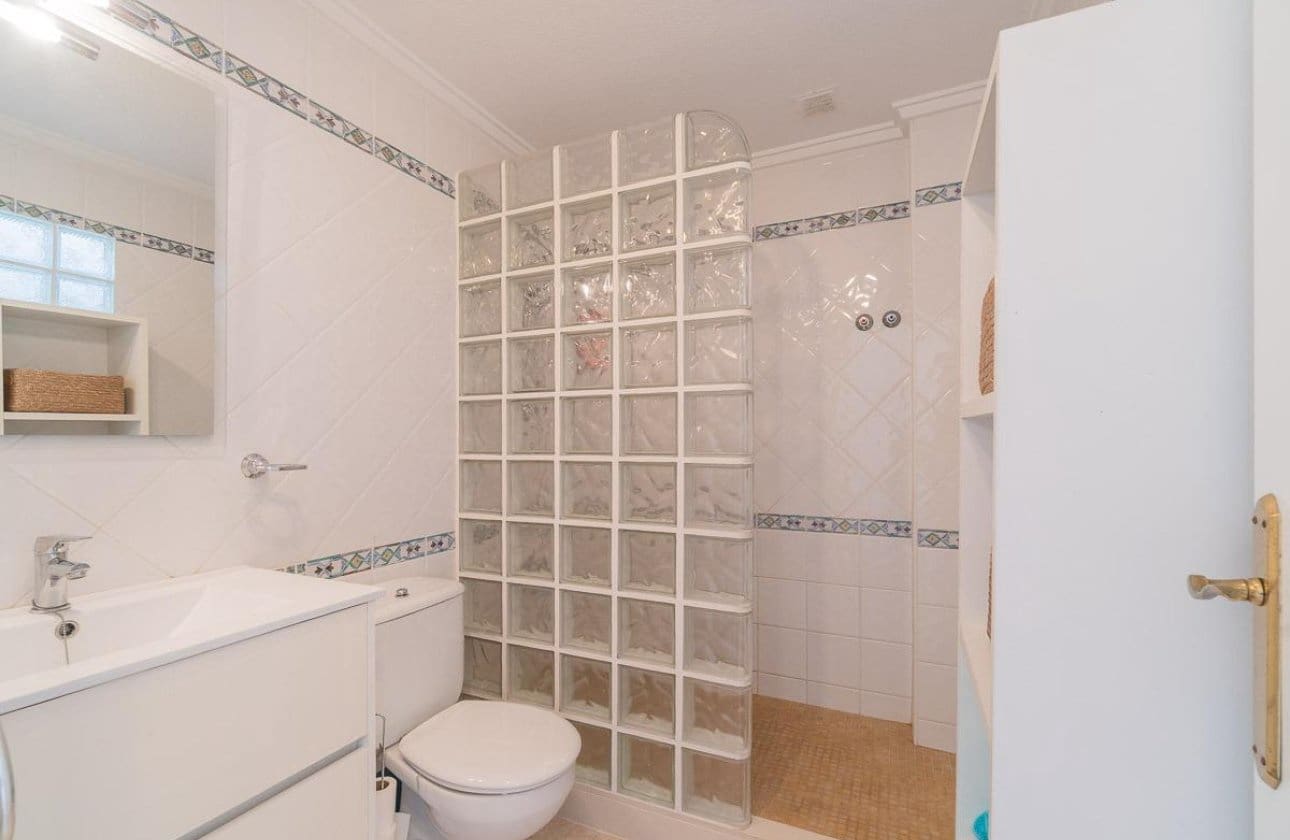 2 soveværelse Lejlighed til salg i Playa Flamenca med swimmingpool - € 195.000 (Ref: 9901628)