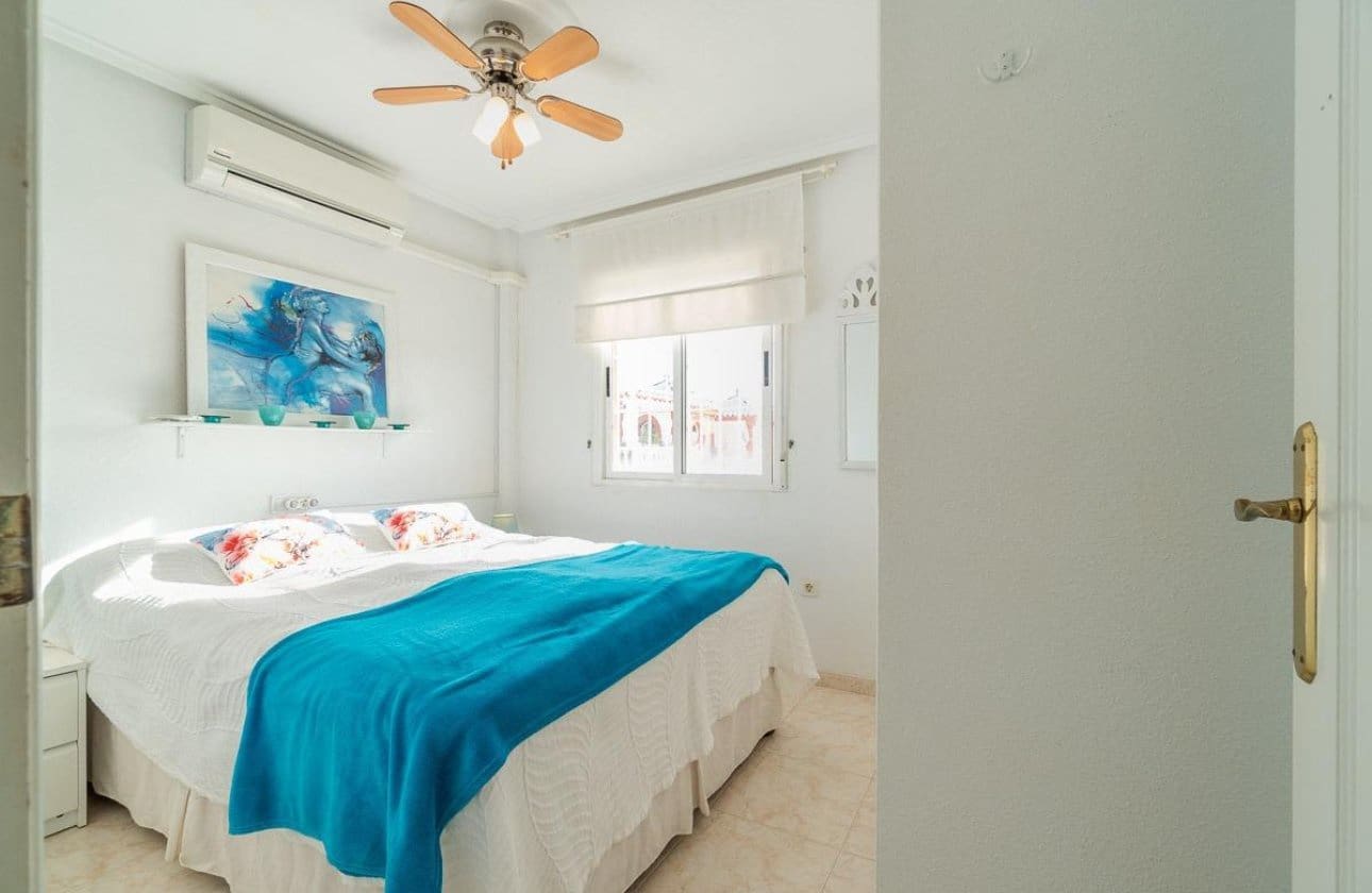 2 soveværelse Lejlighed til salg i Playa Flamenca med swimmingpool - € 195.000 (Ref: 9901628)
