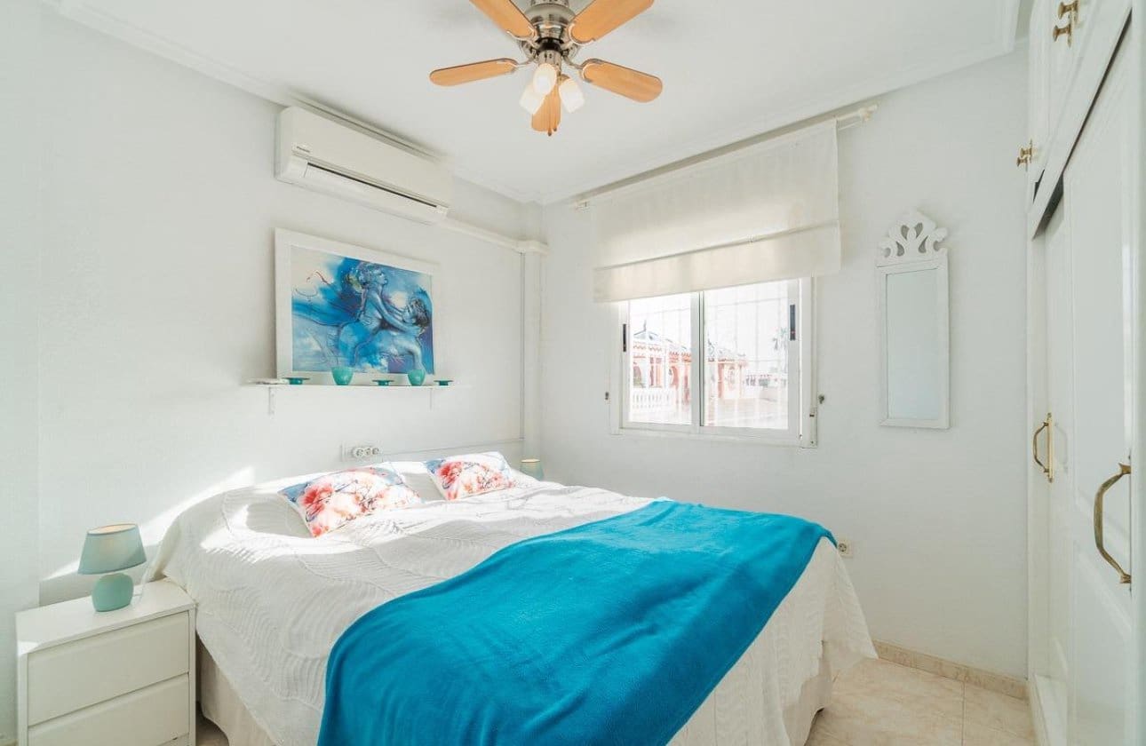 2 soveværelse Lejlighed til salg i Playa Flamenca med swimmingpool - € 195.000 (Ref: 9901628)