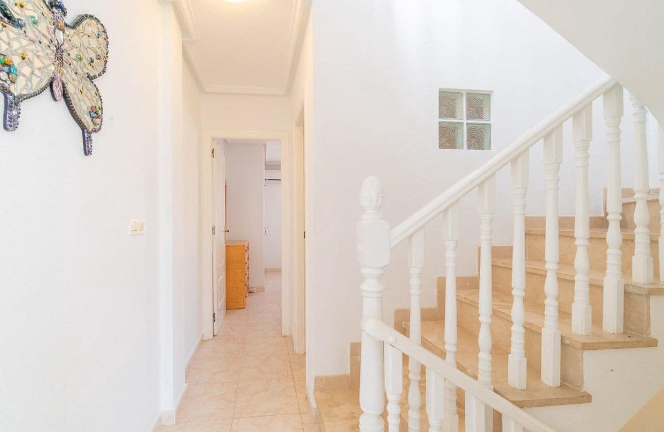 2 soveværelse Lejlighed til salg i Playa Flamenca med swimmingpool - € 195.000 (Ref: 9901628)