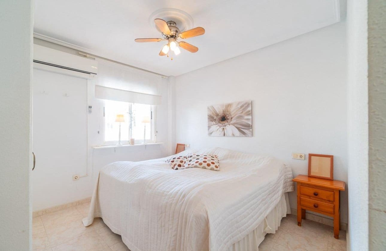 2 soveværelse Lejlighed til salg i Playa Flamenca med swimmingpool - € 195.000 (Ref: 9901628)