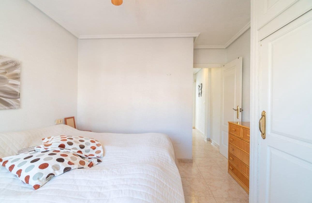 2 soveværelse Lejlighed til salg i Playa Flamenca med swimmingpool - € 195.000 (Ref: 9901628)