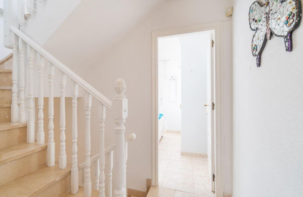 2 soveværelse Lejlighed til salg i Playa Flamenca med swimmingpool - € 195.000 (Ref: 9901628)