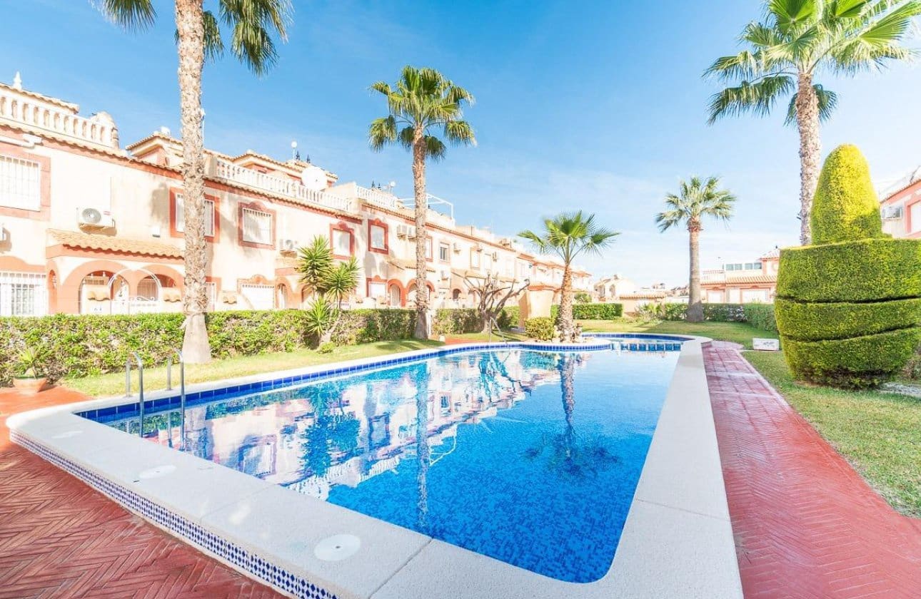 2 soveværelse Lejlighed til salg i Playa Flamenca med swimmingpool - € 195.000 (Ref: 9901628)