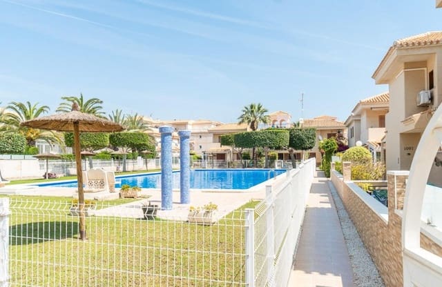 Chalet de 2 habitaciones en Playa Flamenca, Orihuela en venta con piscina - 264.000 € (Ref: 9901629)