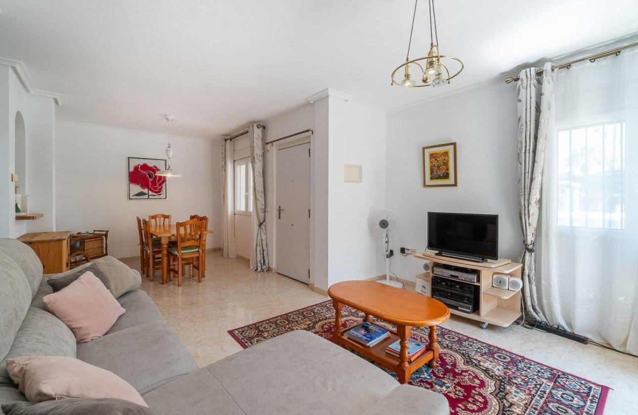 Chalet de 2 habitaciones en Playa Flamenca en venta con piscina - 264.000 € (Ref: 9901629)