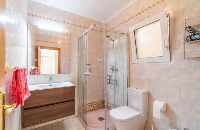 Chalet de 2 habitaciones en Playa Flamenca, Orihuela en venta con piscina - 264.000 € (Ref: 9901629)
