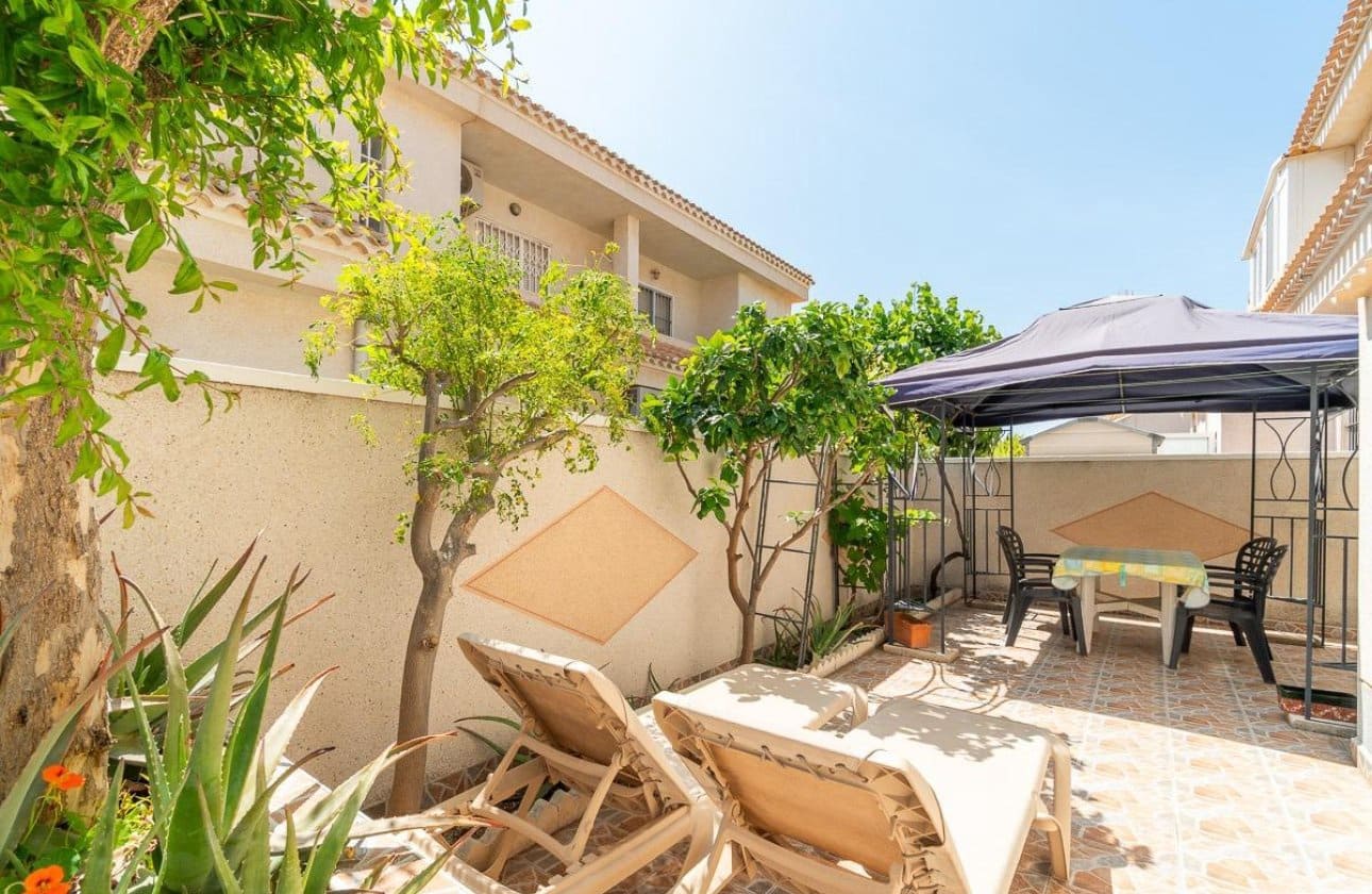 Chalet de 2 habitaciones en Playa Flamenca en venta con piscina - 264.000 € (Ref: 9901629)