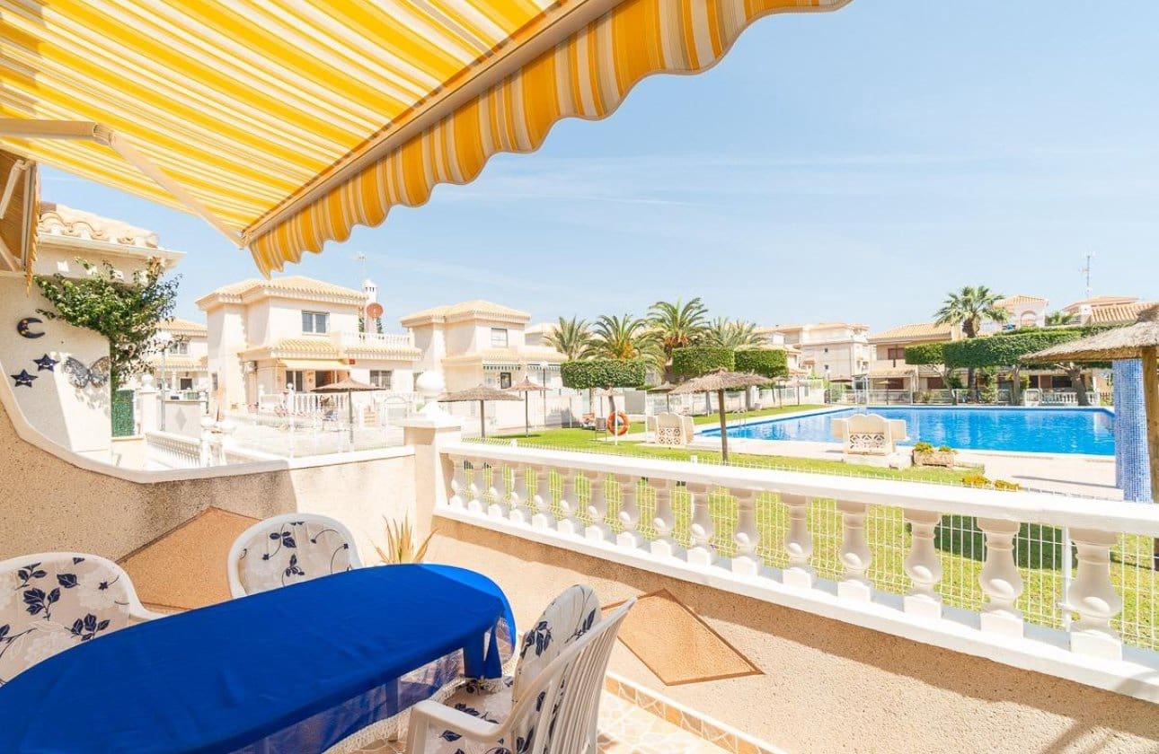 Chalet de 2 habitaciones en Playa Flamenca en venta con piscina - 264.000 € (Ref: 9901629)