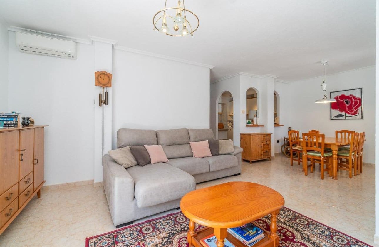 Chalet de 2 habitaciones en Playa Flamenca en venta con piscina - 264.000 € (Ref: 9901629)