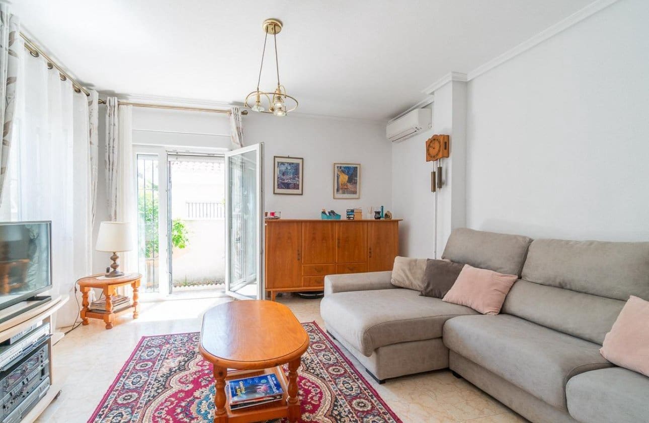 Chalet de 2 habitaciones en Playa Flamenca en venta con piscina - 264.000 € (Ref: 9901629)