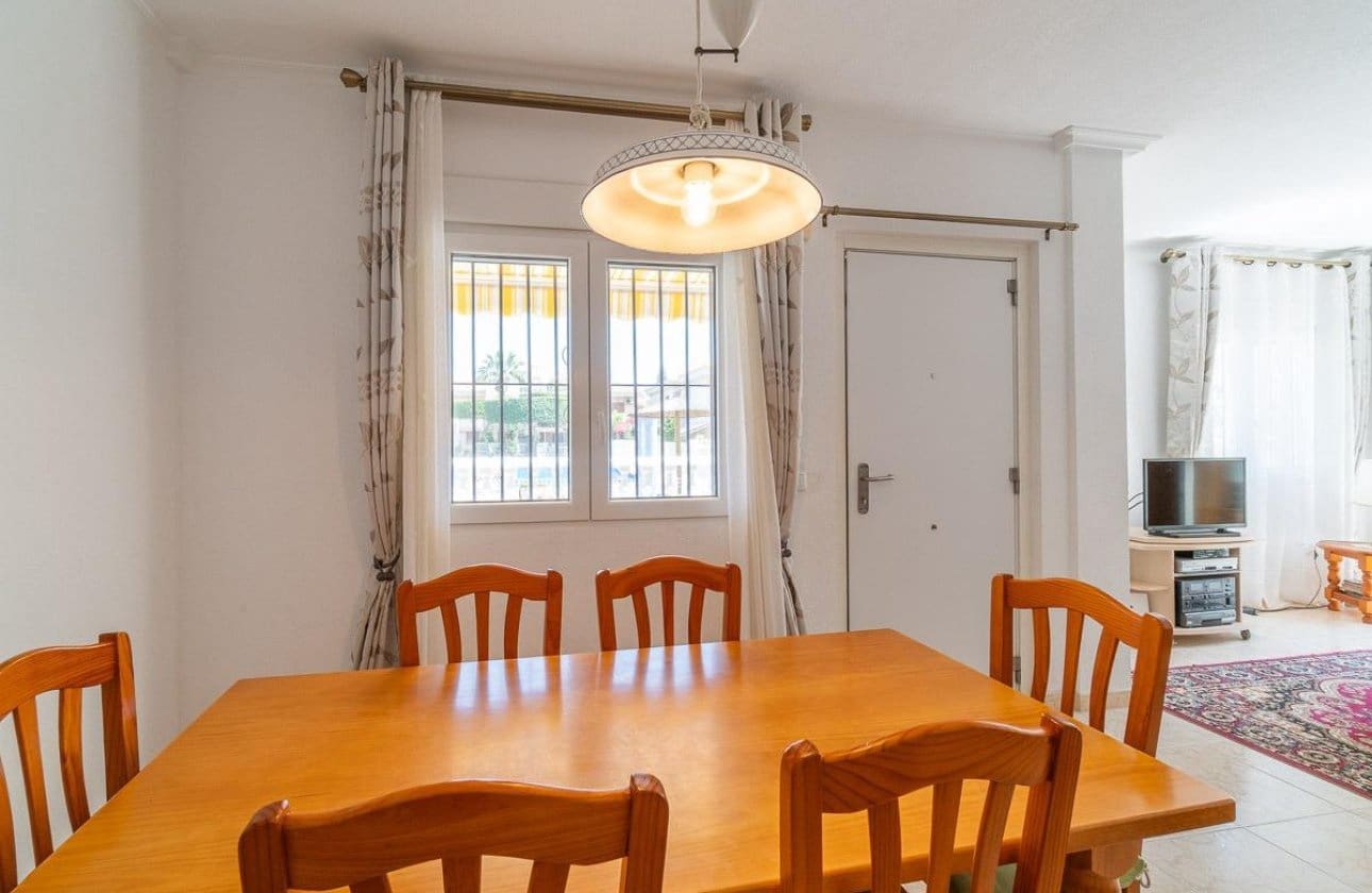 Chalet de 2 habitaciones en Playa Flamenca en venta con piscina - 264.000 € (Ref: 9901629)
