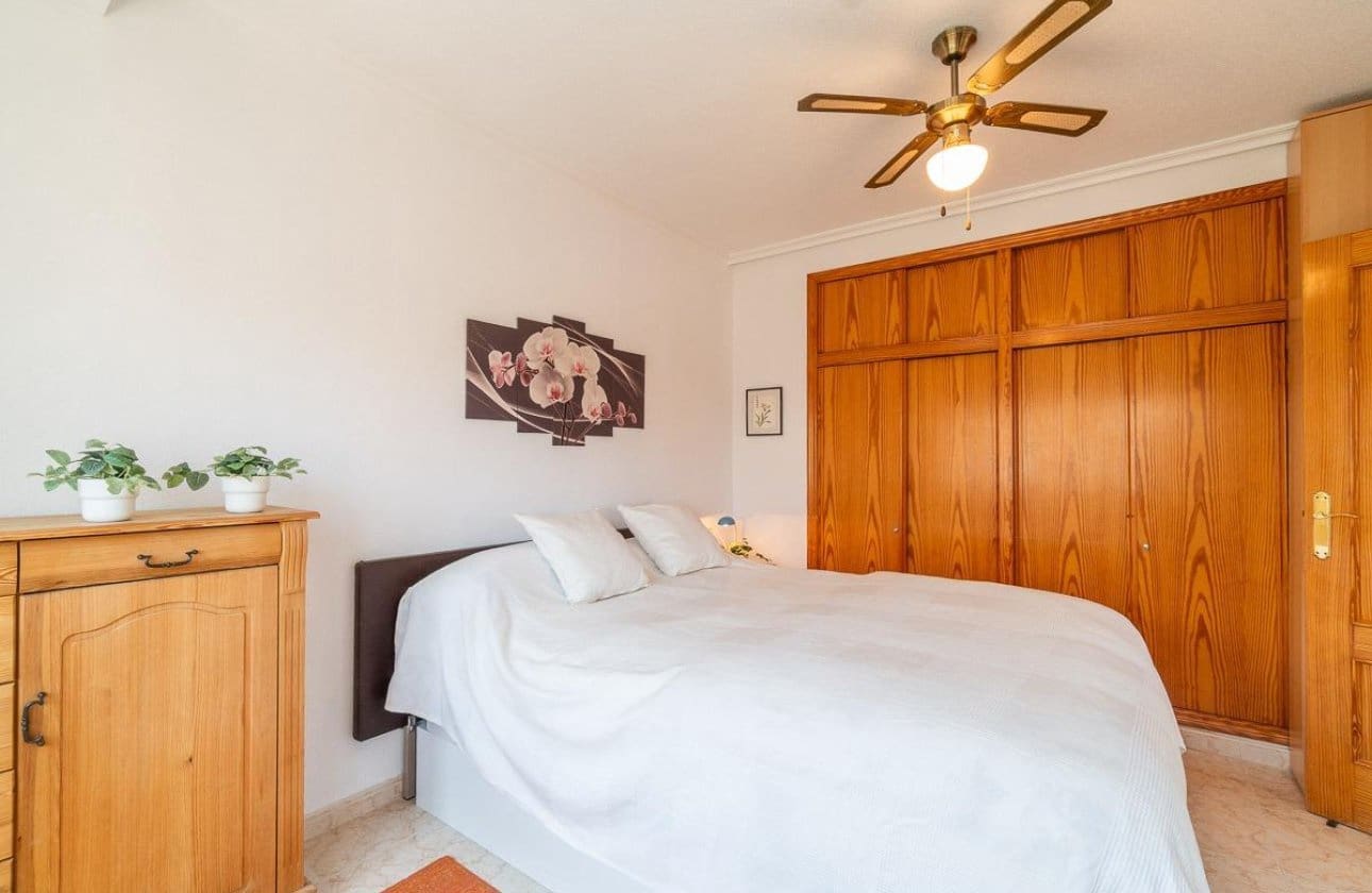 Chalet de 2 habitaciones en Playa Flamenca en venta con piscina - 264.000 € (Ref: 9901629)