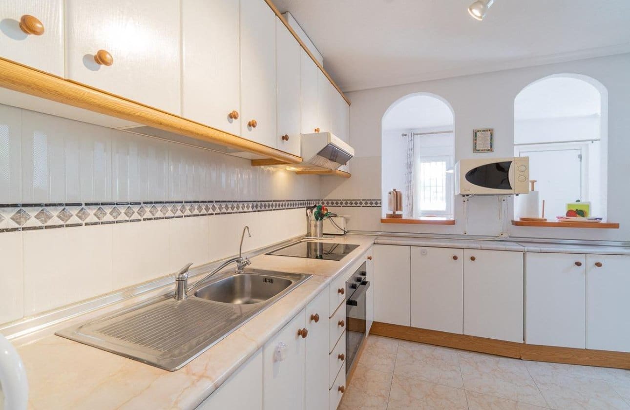 Chalet de 2 habitaciones en Playa Flamenca en venta con piscina - 264.000 € (Ref: 9901629)
