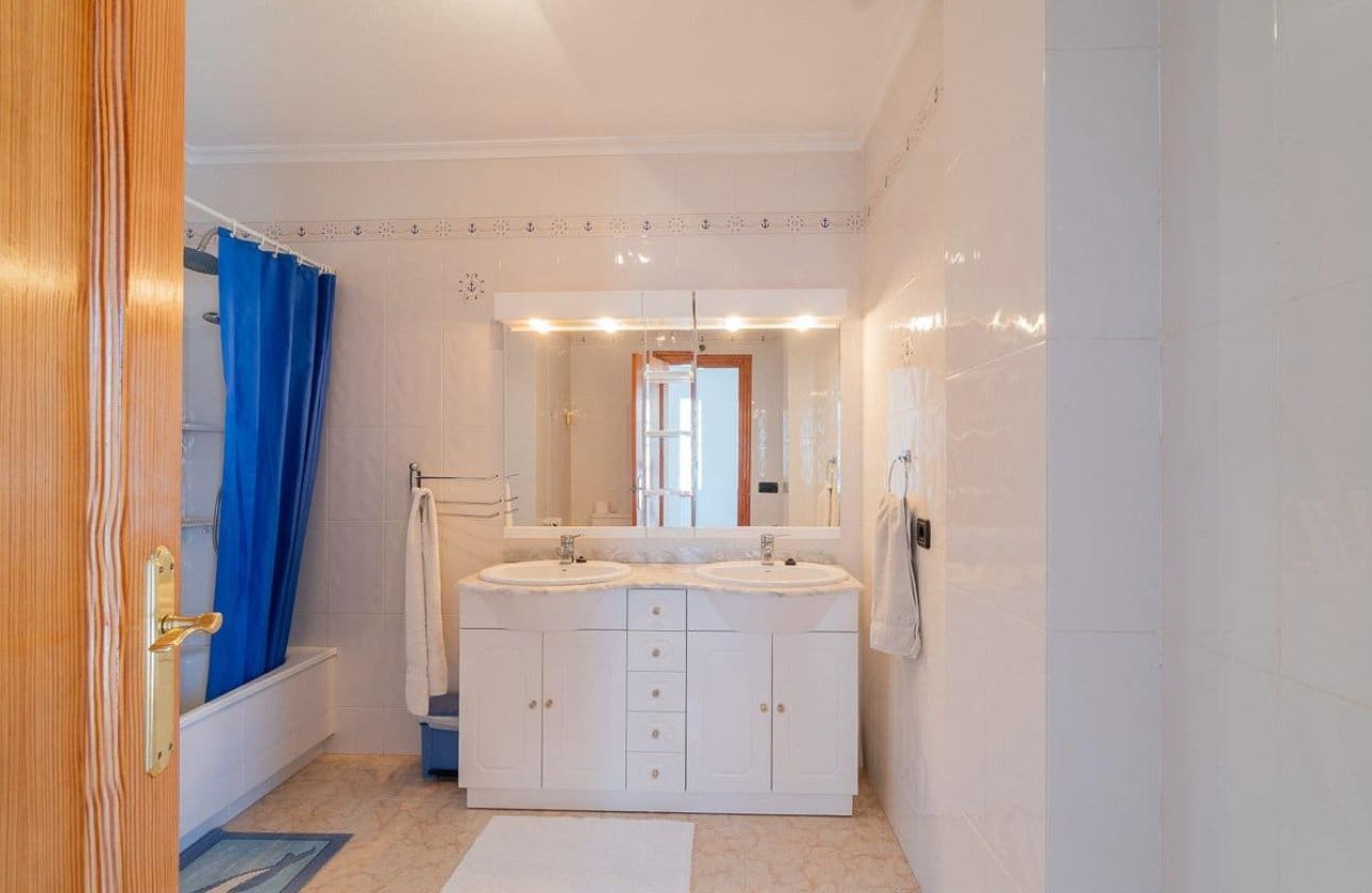 Chalet de 2 habitaciones en Playa Flamenca en venta con piscina - 264.000 € (Ref: 9901629)