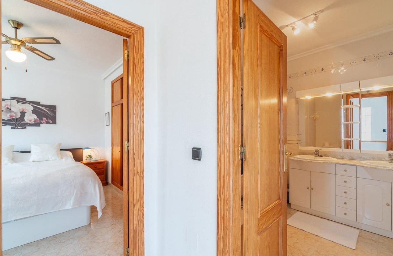 Chalet de 2 habitaciones en Playa Flamenca en venta con piscina - 264.000 € (Ref: 9901629)