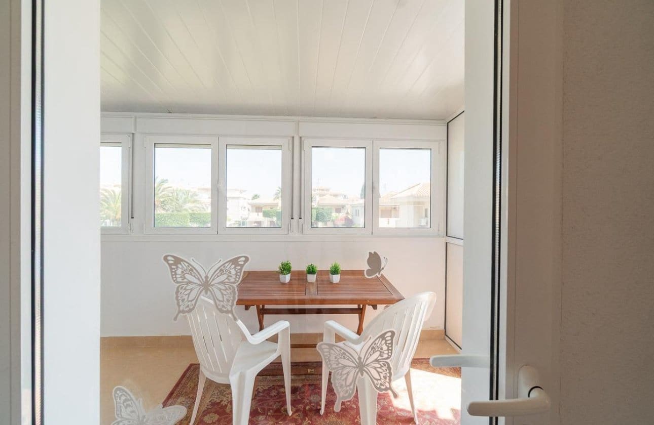Chalet de 2 habitaciones en Playa Flamenca en venta con piscina - 264.000 € (Ref: 9901629)