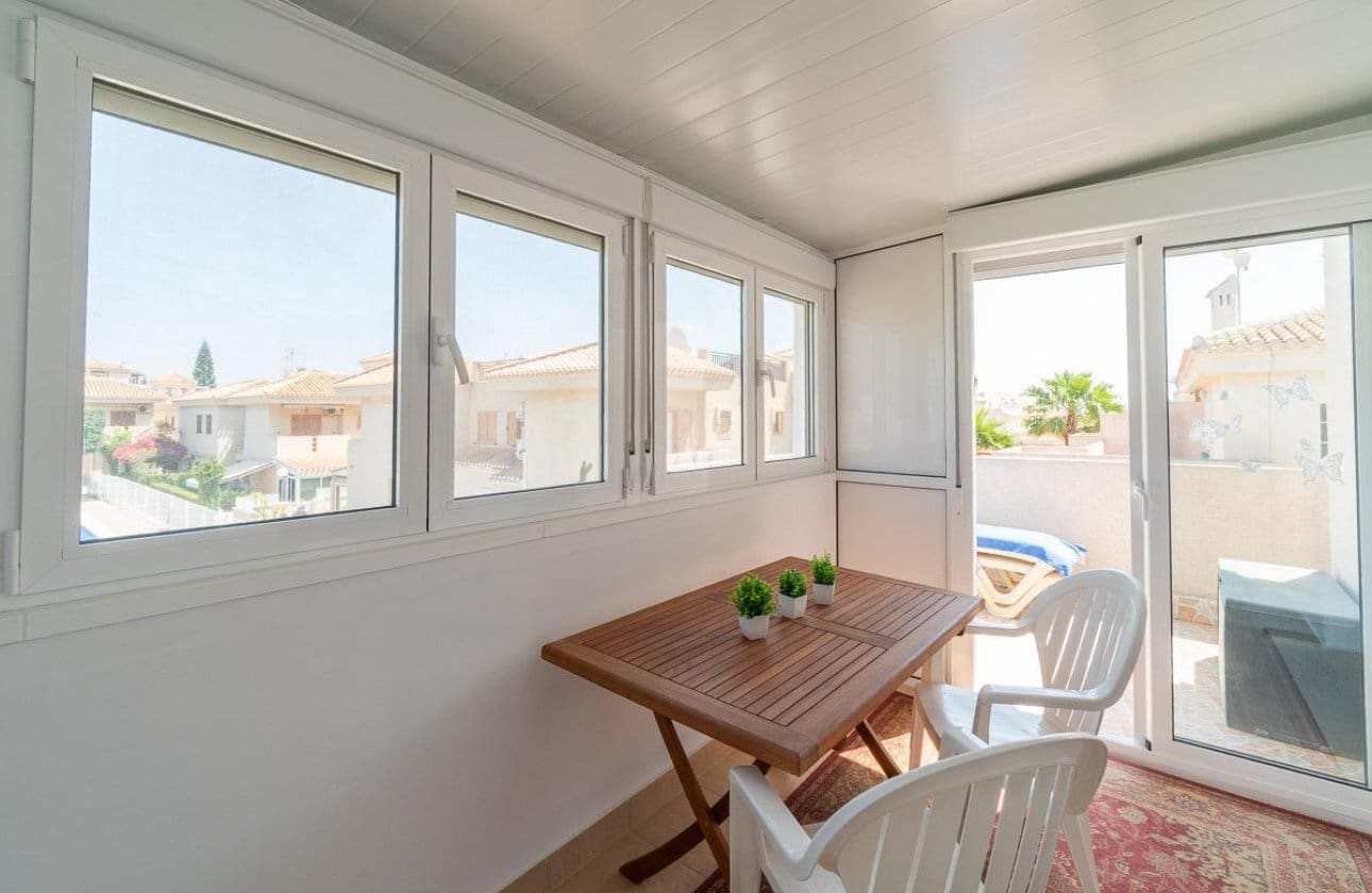 Chalet de 2 habitaciones en Playa Flamenca en venta con piscina - 264.000 € (Ref: 9901629)