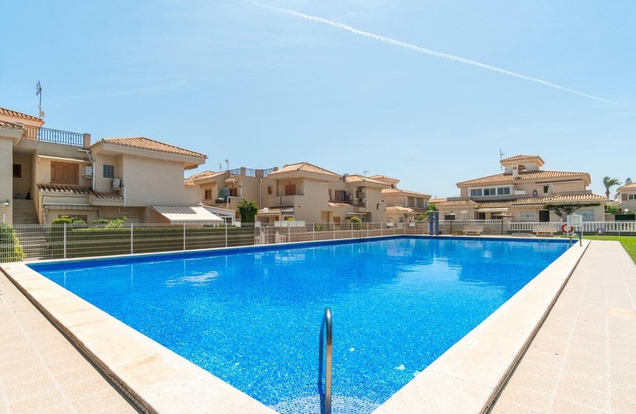 Chalet de 2 habitaciones en Playa Flamenca en venta con piscina - 264.000 € (Ref: 9901629)