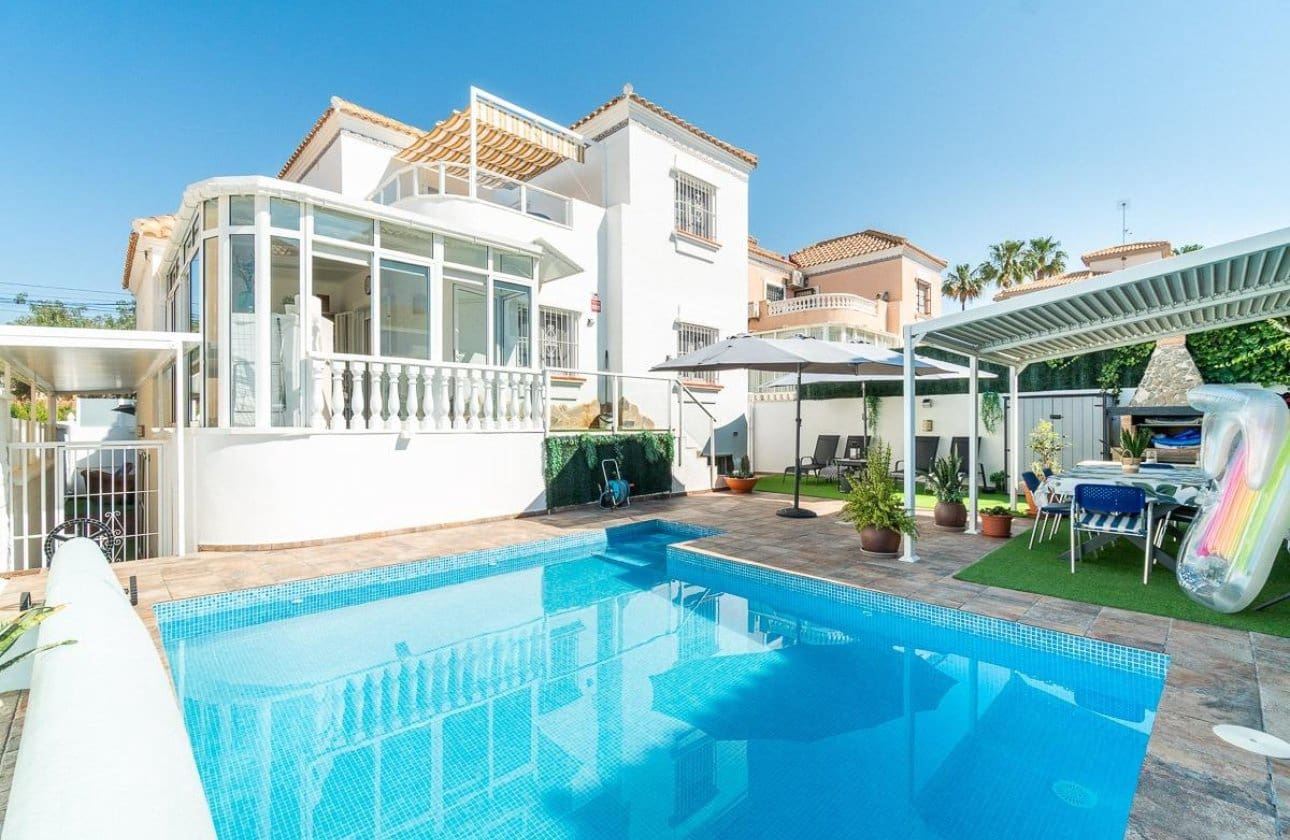 4 sovrum Hus till salu i Filipinas med pool - 399 000 € (Ref: 9901630)