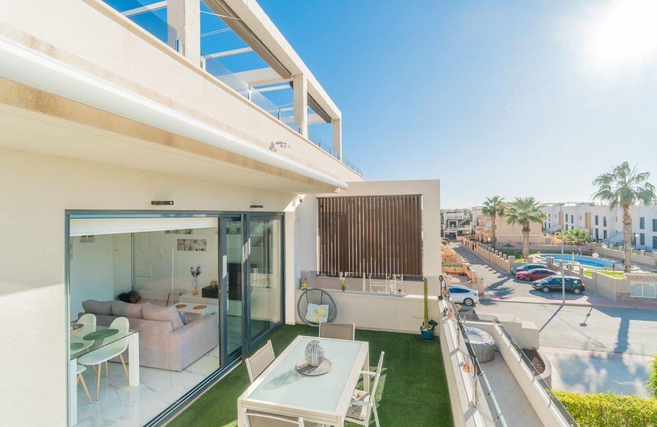 2 soveværelse Byhus til salg i Villamartin med swimmingpool - € 255.000 (Ref: 9901631)