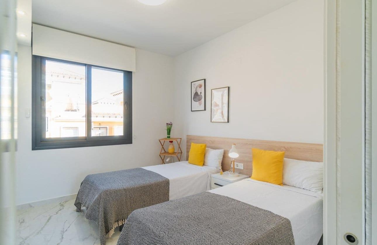 2 soveværelse Byhus til salg i Villamartin med swimmingpool - € 255.000 (Ref: 9901631)