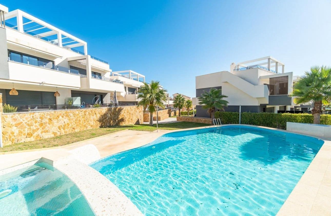 2 soveværelse Byhus til salg i Villamartin med swimmingpool - € 255.000 (Ref: 9901631)